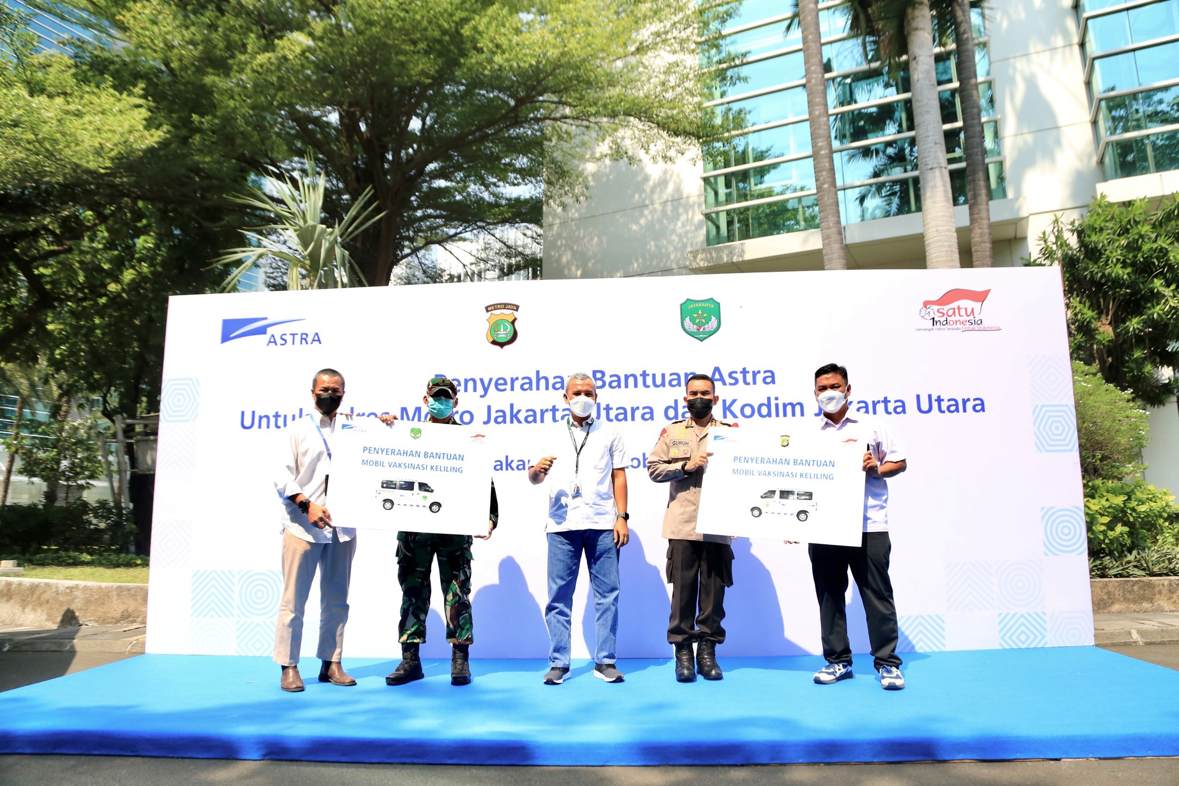 Astra Hands Over 2 Vaccination Vehicles to the North Jakarta Metro Police & Military Command